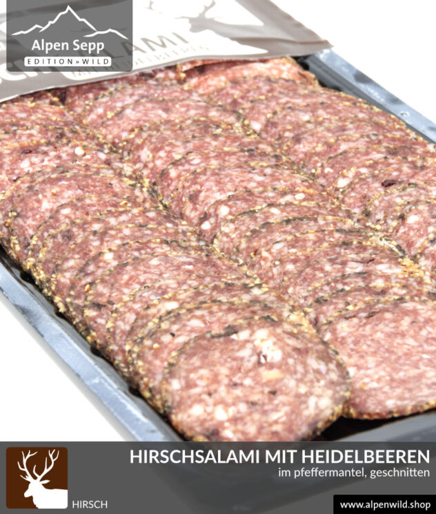 Hirschsalami mit Heidelbeeren im Pfeffermantel – geschnitten